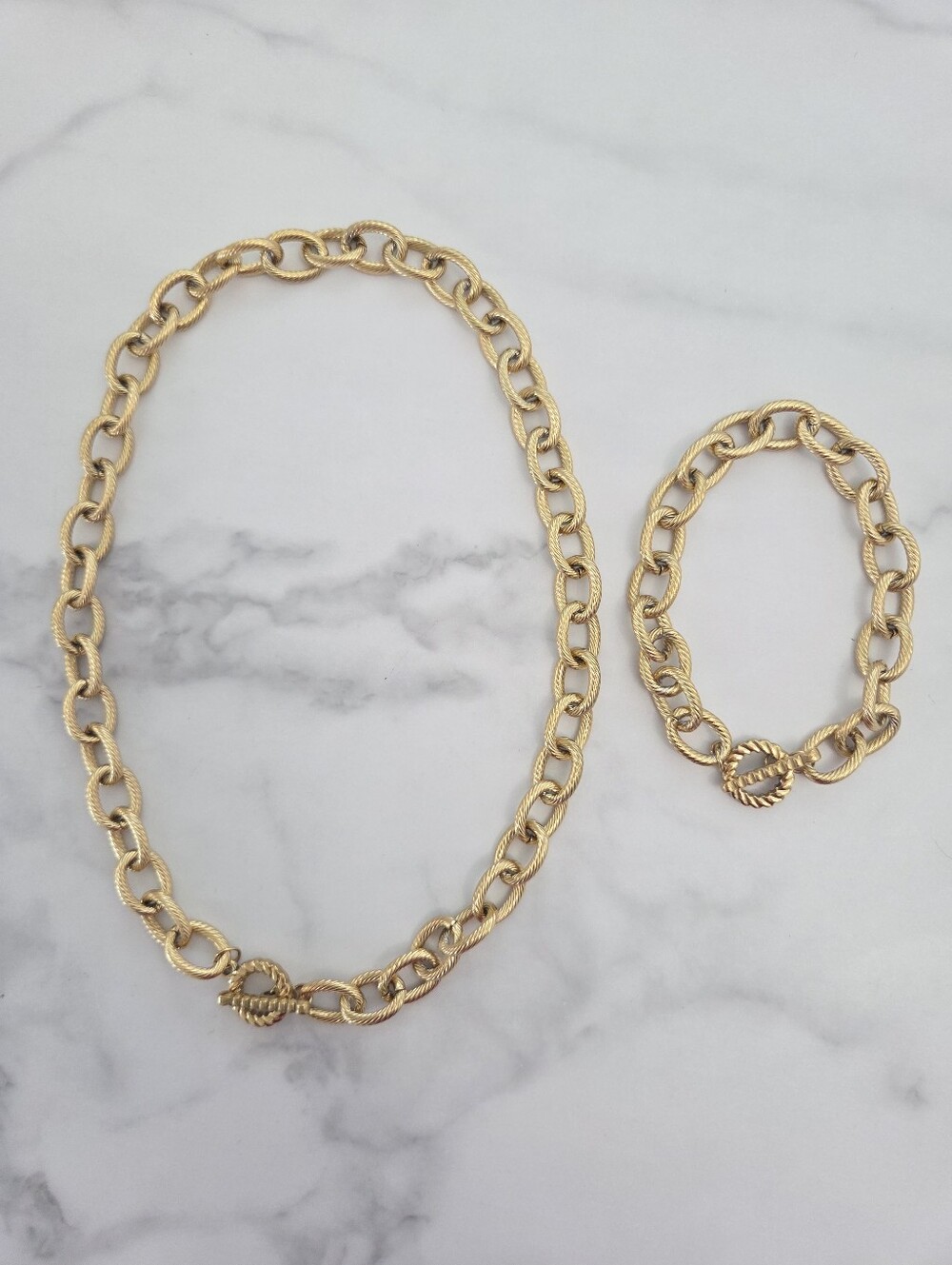 Chunky Gold Chain Toggle Necklace & Bracelet Set Twisted Oval Links - Picture 2 of 15